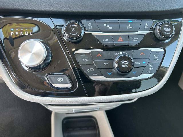 Used 2023 Chrysler Pacifica Touring-L FWD image 28