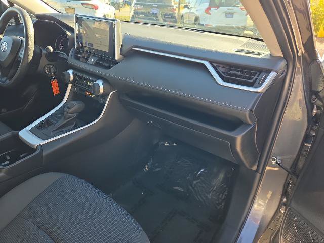 Used 2025 Toyota RAV4 LE AWD/4WD image 33