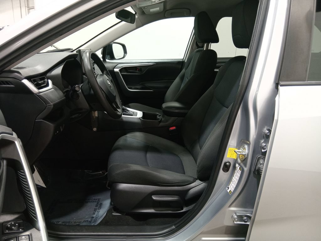 Used 2022 Toyota RAV4 LE FWD image 15