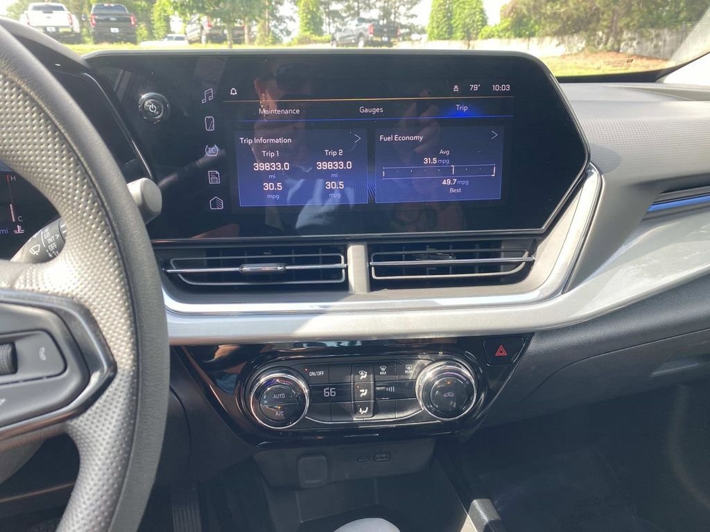 Used 2024 Chevrolet Trax LT FWD image 24