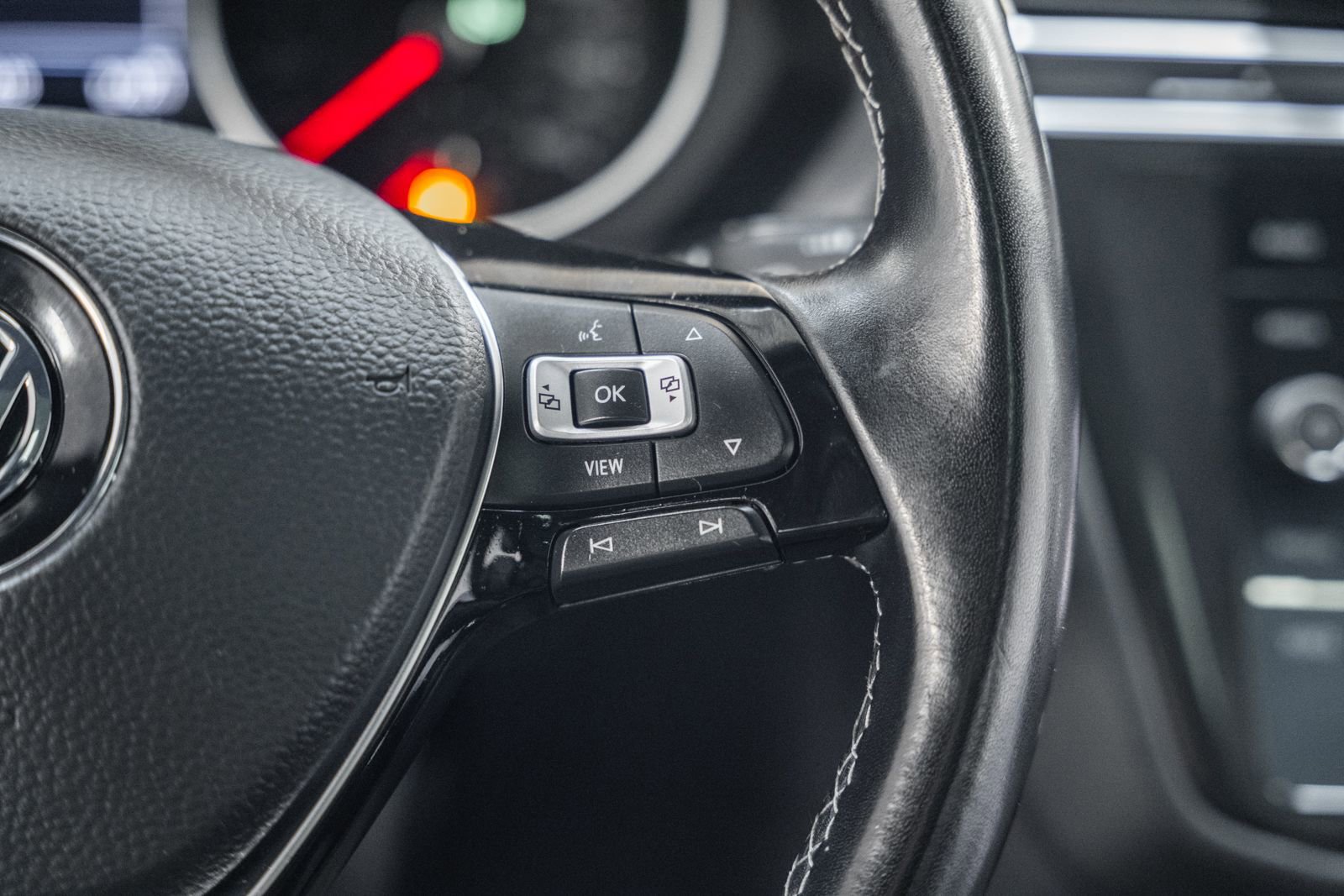 Used 2021 Volkswagen Tiguan SE R-Line image 30