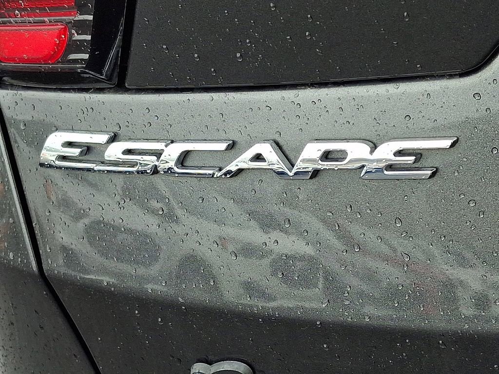 Certified 2018 Ford Escape SE w/ SE Sync 3 Package image 28