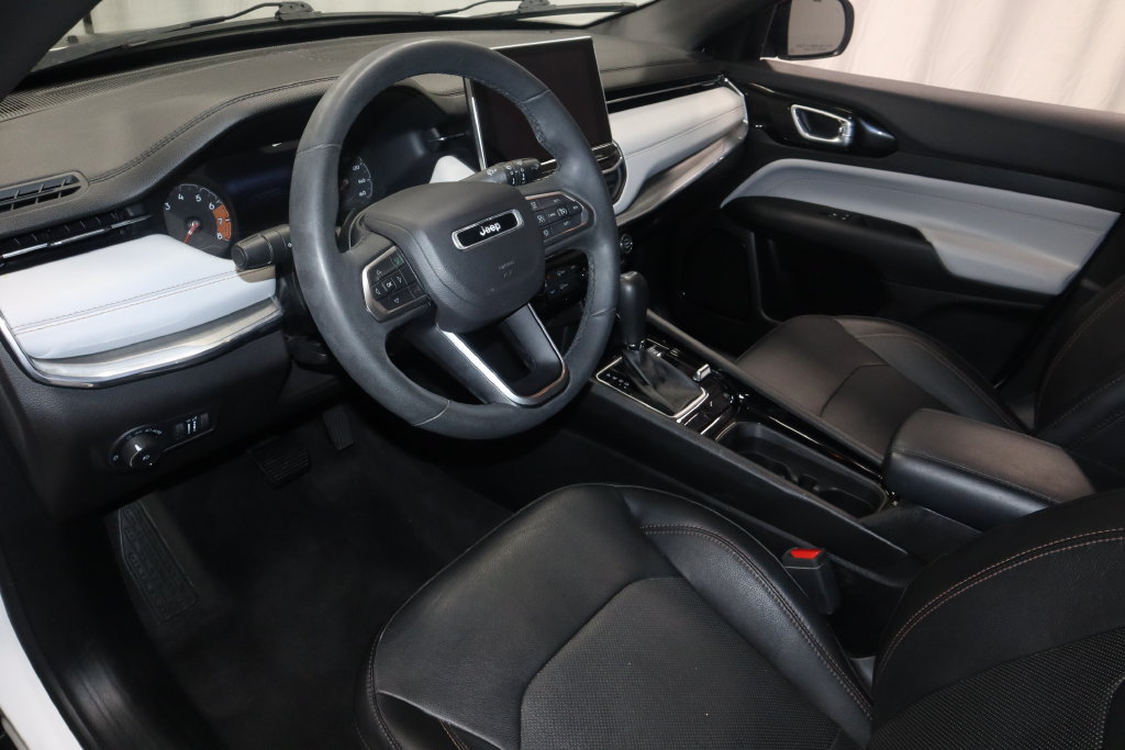 Used 2023 Jeep Compass Limited w/ Mopar Graphics Package AWD/4WD image 25