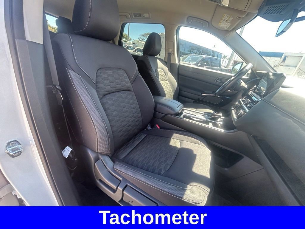 Used 2025 Nissan Pathfinder SV image 25