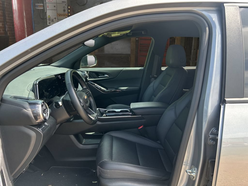Used 2025 Chevrolet Equinox LT w/ Convenience Package II FWD image 19