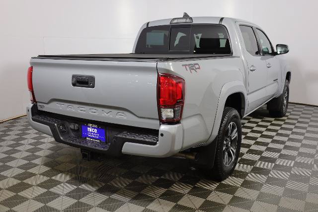 Used 2019 Toyota Tacoma TRD Sport AWD/4WD image 4