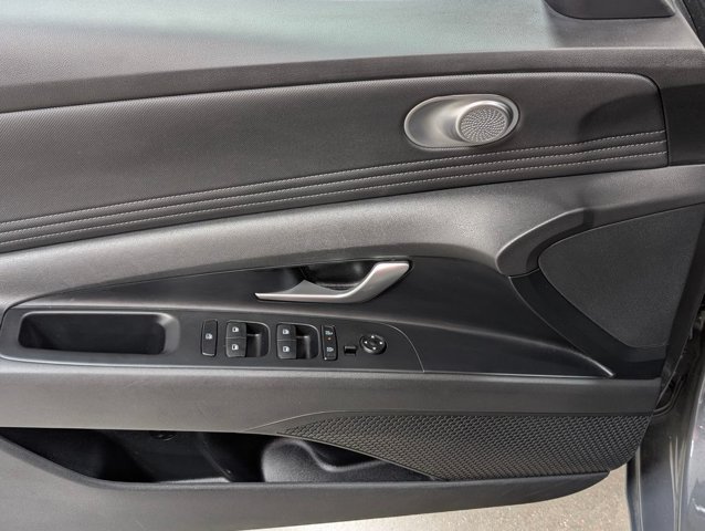Used 2025 Hyundai Elantra SEL FWD image 11