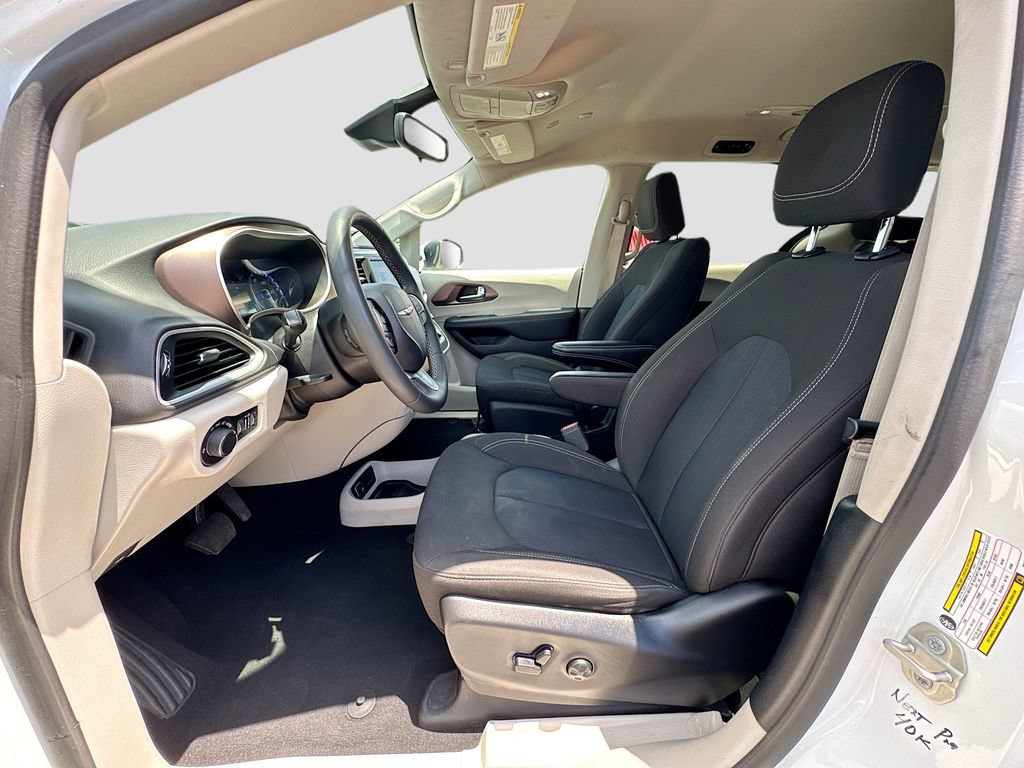 Used 2023 Chrysler Voyager LX FWD image 21