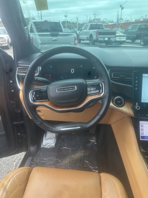 Used 2022 Jeep Grand Wagoneer Series III w/ Rear Seat Video Group 1 image 12