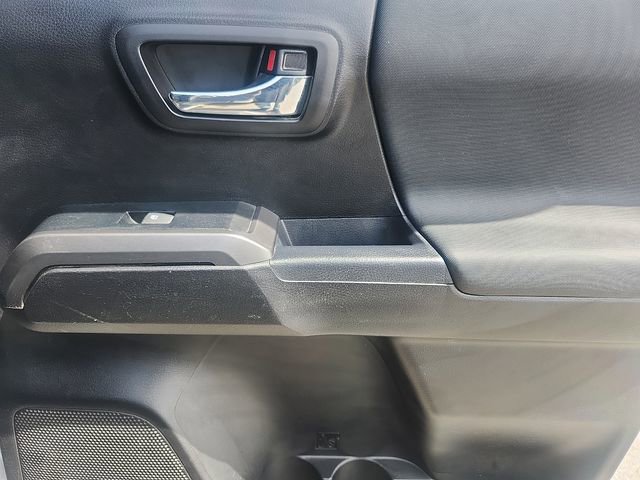 Used 2020 Toyota Tacoma TRD Sport w/ TRD Premium Sport Package AWD/4WD image 31