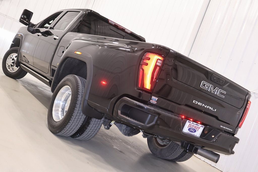 Used 2026 GMC Sierra 3500 Denali Ultimate image 4