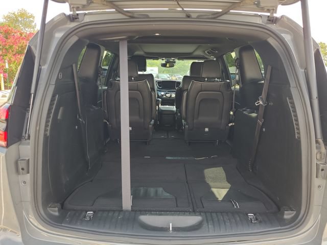 Used 2025 Chrysler Pacifica Limited FWD image 16