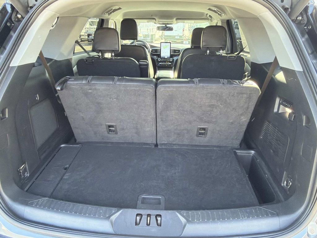 Certified 2022 Ford Explorer Limited w/ Limited Technology Package image 9