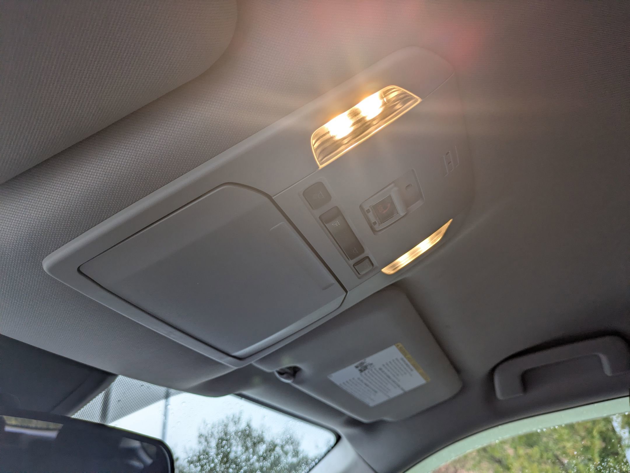 Used 2021 Toyota Highlander L image 23