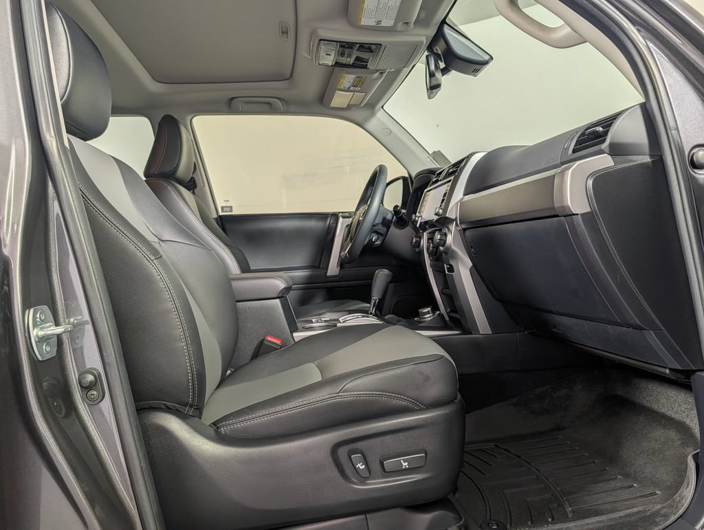 Used 2021 Toyota 4Runner SR5 Premium w/ Moonroof Package AWD/4WD image 11
