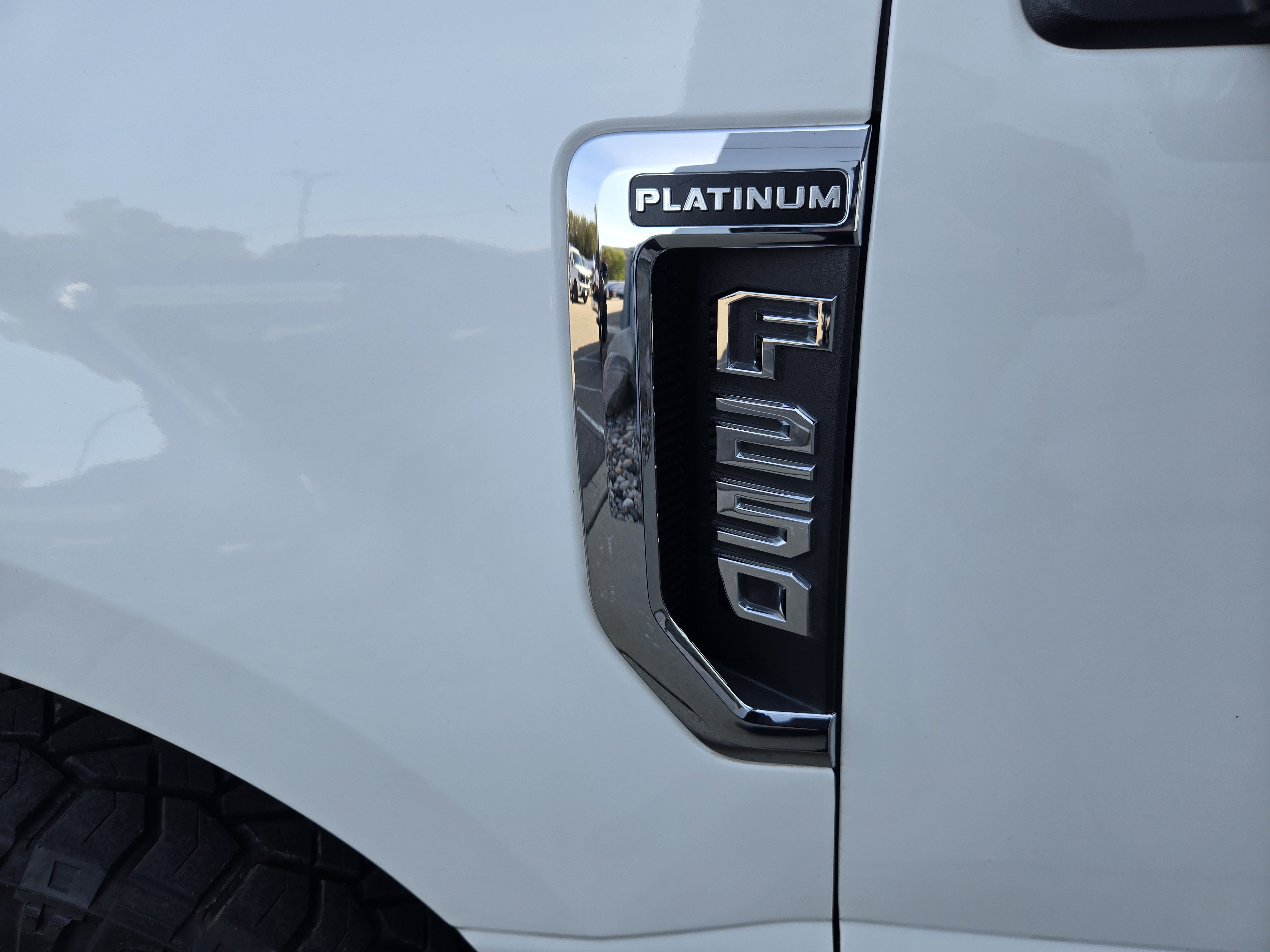 Certified 2022 Ford F250 Platinum w/ FX4 Off-Road Package AWD/4WD image 7
