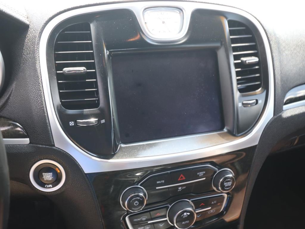 Used 2019 Chrysler 300 Limited RWD image 19