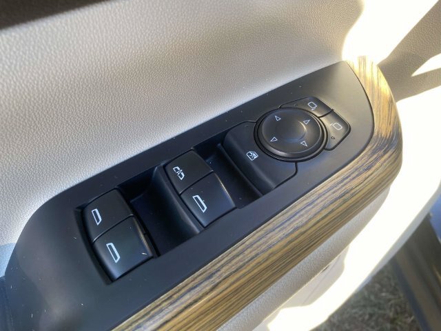 Used 2018 GMC Acadia Denali w/ Technology Package AWD/4WD image 20