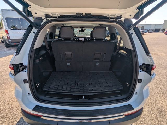 Used 2023 Jeep Grand Cherokee L Limited w/ Luxury Tech Group II image 14