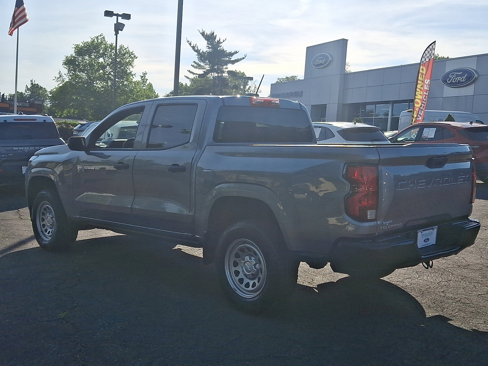 Used 2023 Chevrolet Colorado W/T RWD image 4
