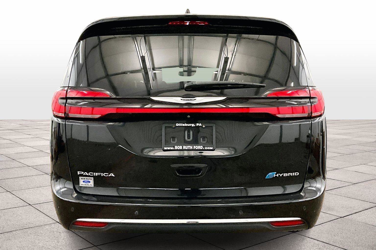 Used 2022 Chrysler Pacifica Limited image 2