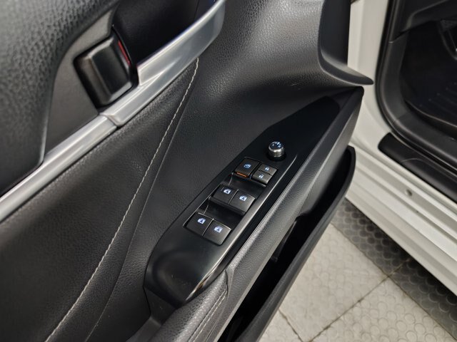Used 2018 Toyota Camry XSE FWD image 18