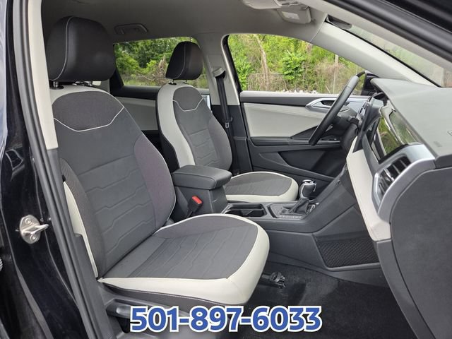Used 2025 Volkswagen Taos SE FWD image 15