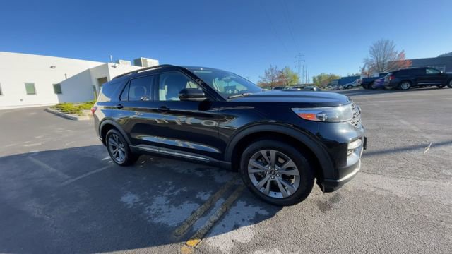 Certified 2022 Ford Explorer XLT w/ Equipment Group 202A AWD/4WD image 2