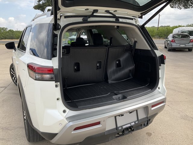 Used 2023 Nissan Pathfinder Platinum w/ Cargo Package AWD/4WD image 18