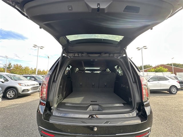 Used 2023 Chevrolet Suburban RST w/ Sport Performance Package image 43