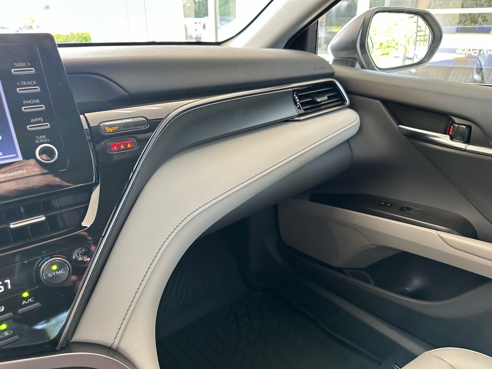 Used 2023 Toyota Camry SE w/ Convenience Package image 31