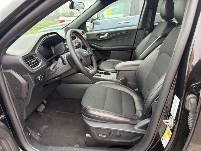 Certified 2025 Ford Escape ST-Line Select AWD/4WD image 4