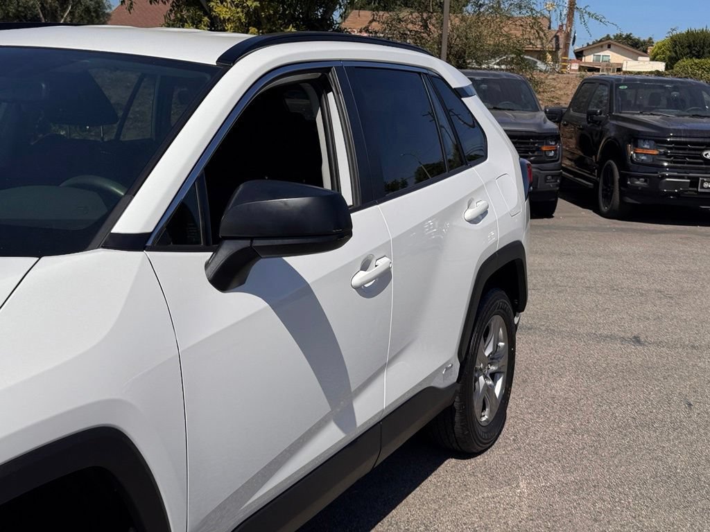 Used 2023 Toyota RAV4 LE AWD/4WD image 9