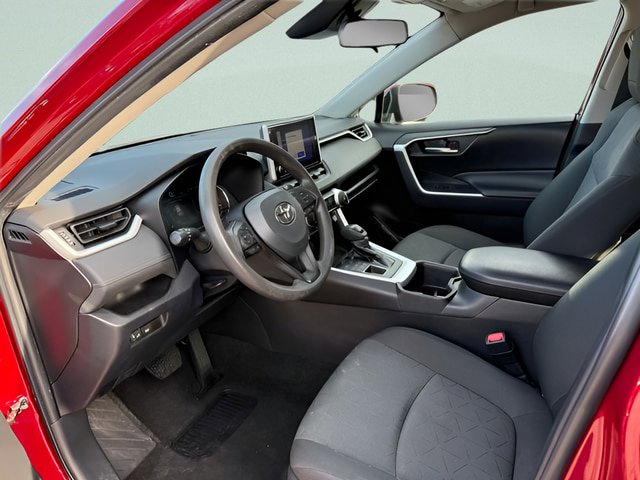 Used 2023 Toyota RAV4 XLE AWD/4WD image 4