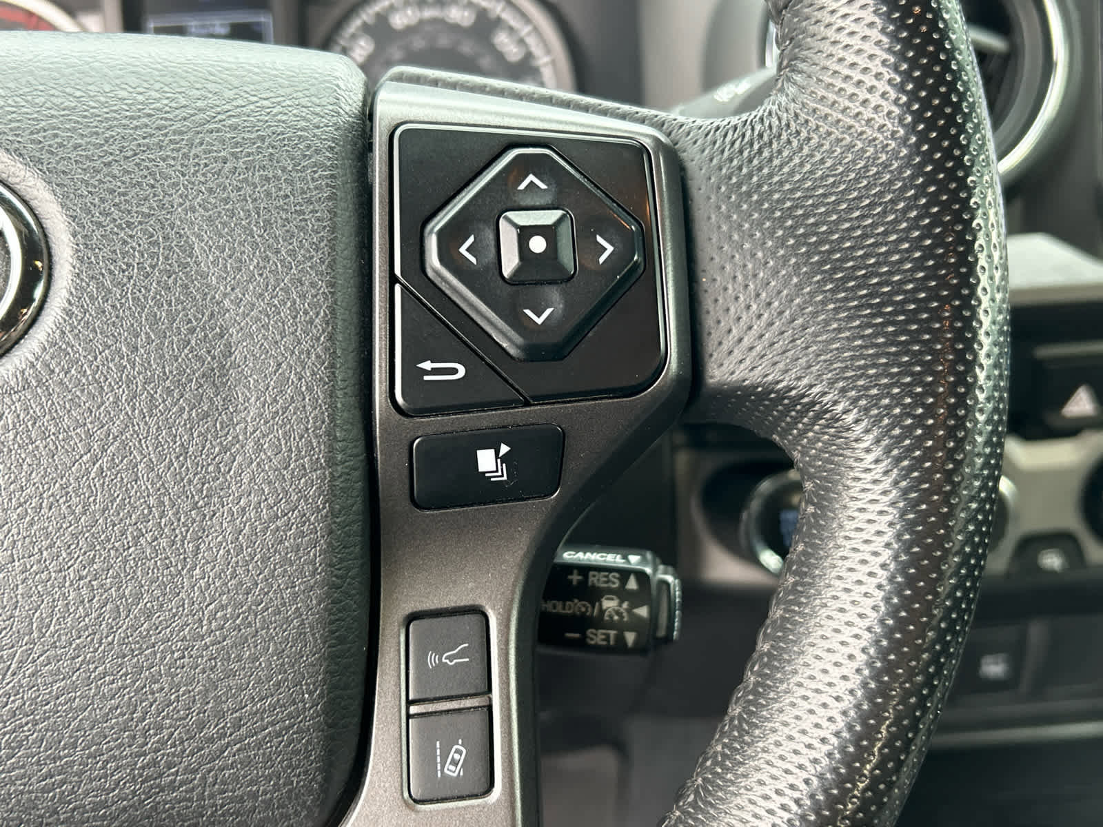 Used 2023 Toyota Tacoma TRD Off-Road image 32