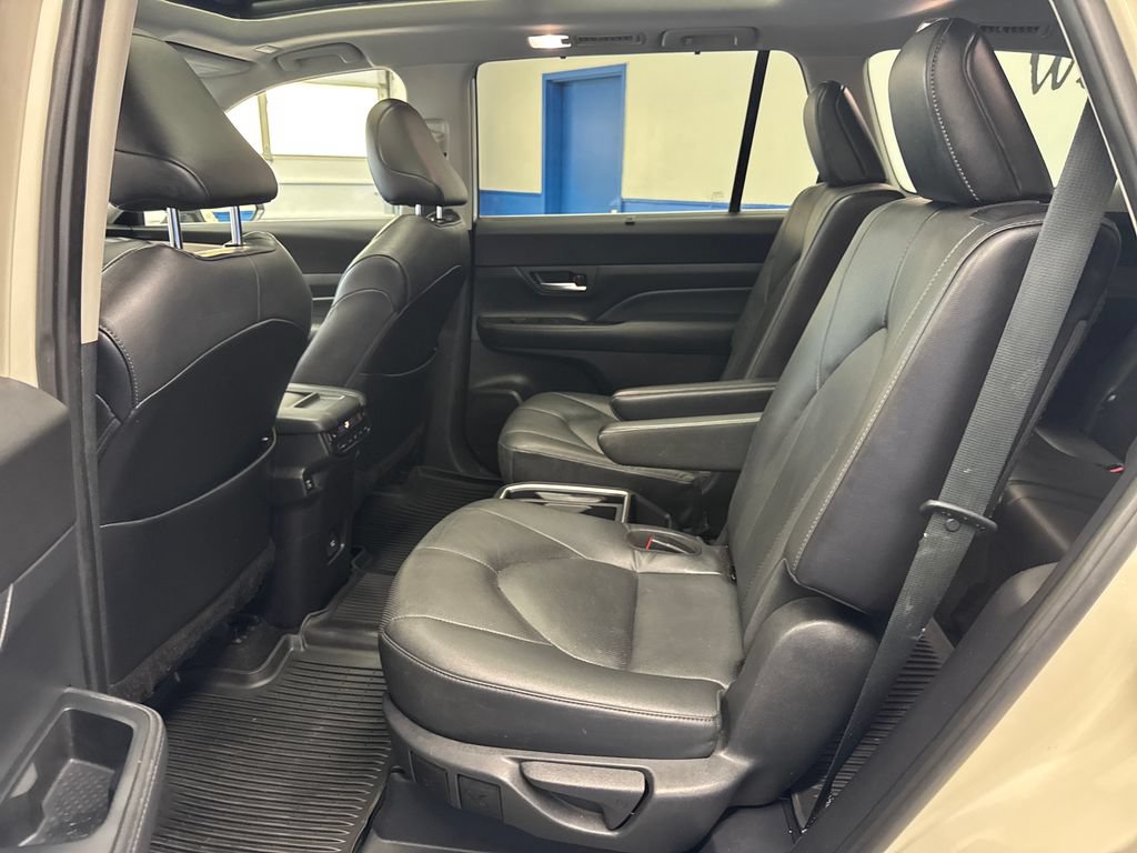Used 2024 Toyota Grand Highlander AWD image 26