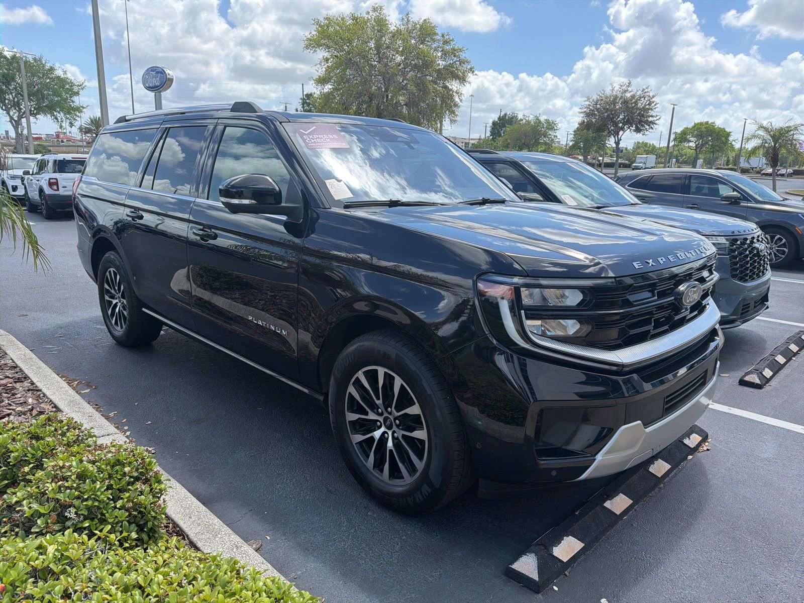 Certified 2025 Ford Expedition Max Platinum image 1