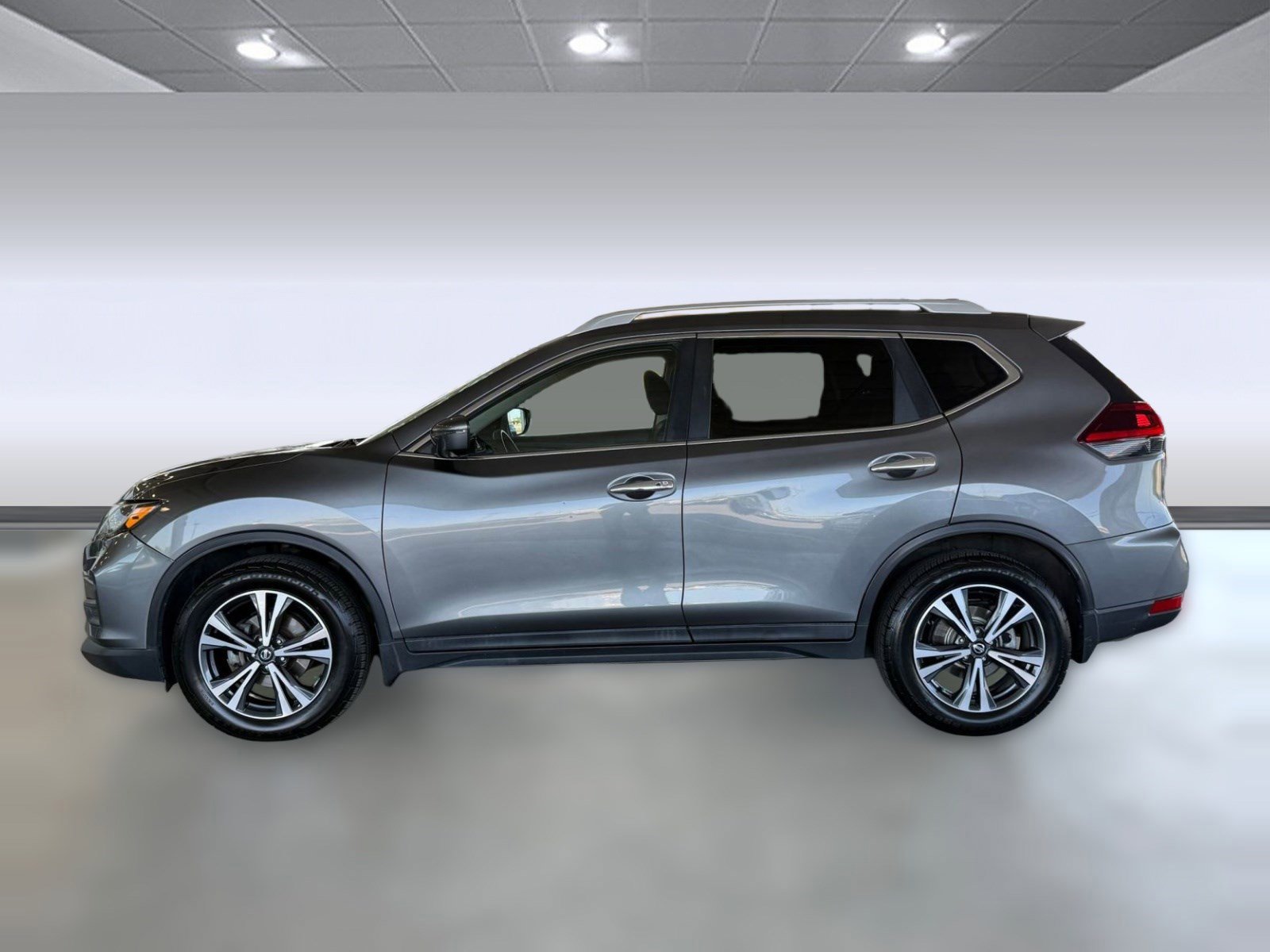 Used 2019 Nissan Rogue SV w/ Premium Package FWD image 2
