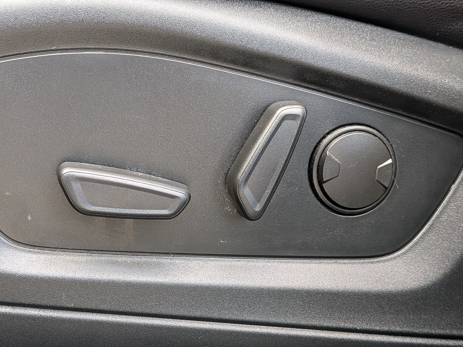 Certified 2021 Ford Explorer XLT w/ Equipment Group 202A image 22