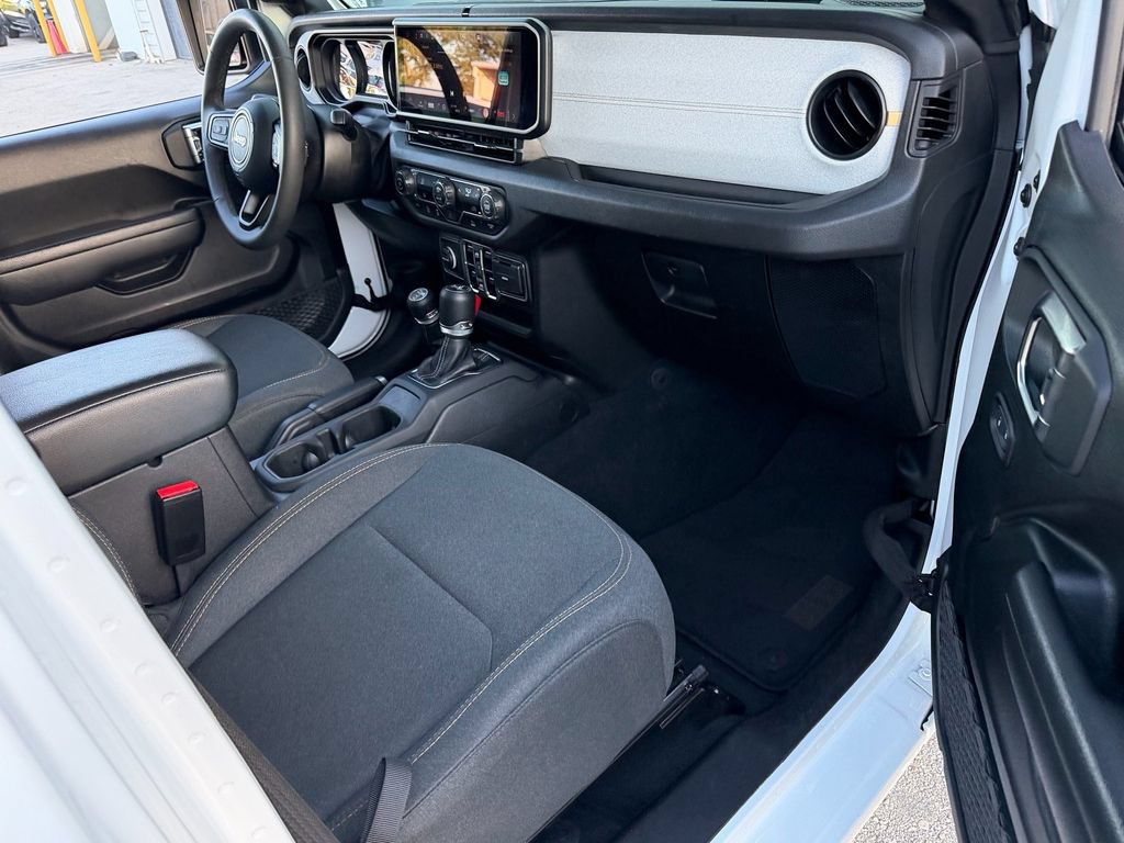 Used 2025 Jeep Wrangler Unlimited Sport AWD/4WD image 16