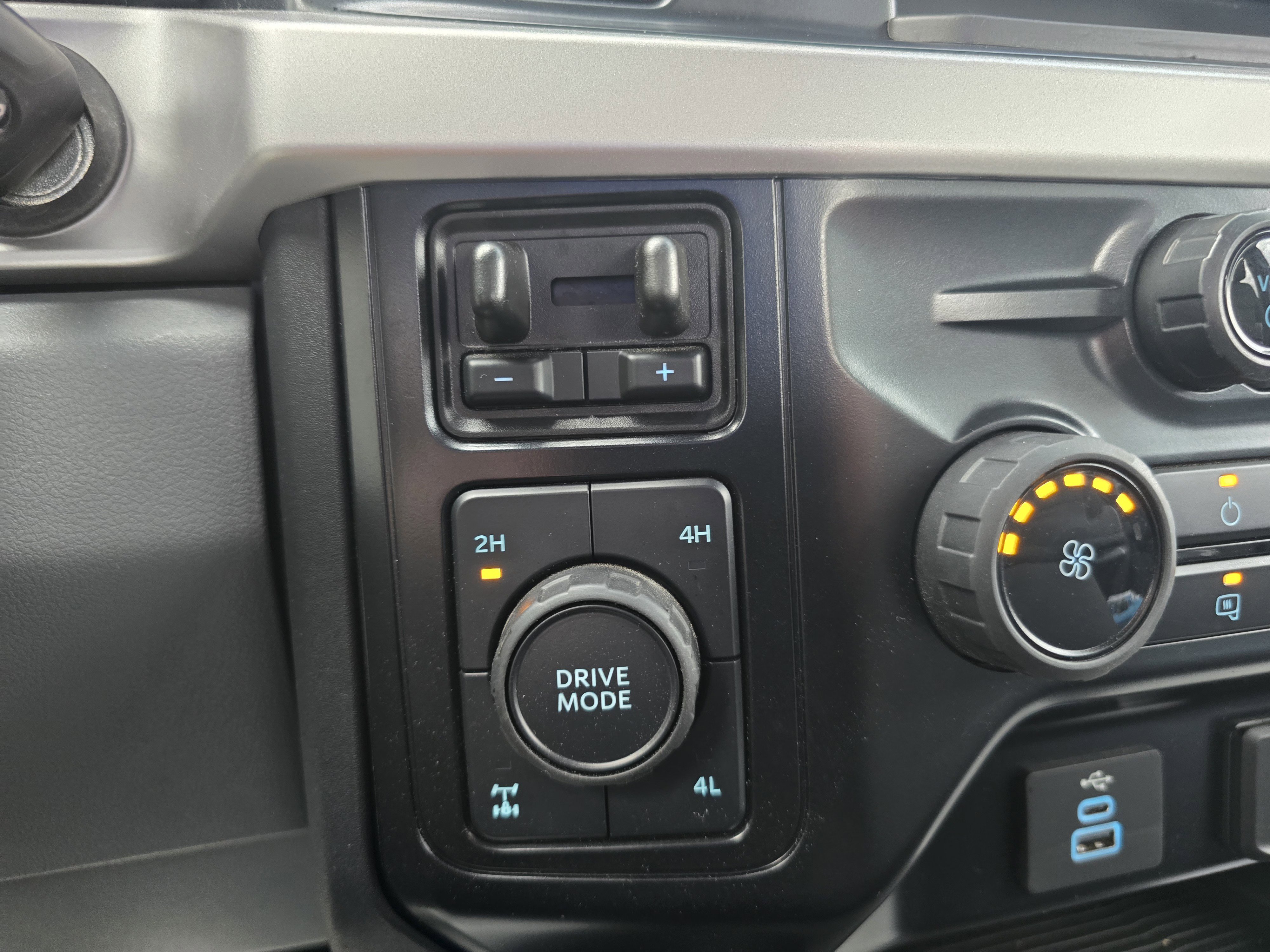 Certified 2024 Ford F250 XL w/ XL Off-Road Package AWD/4WD image 22