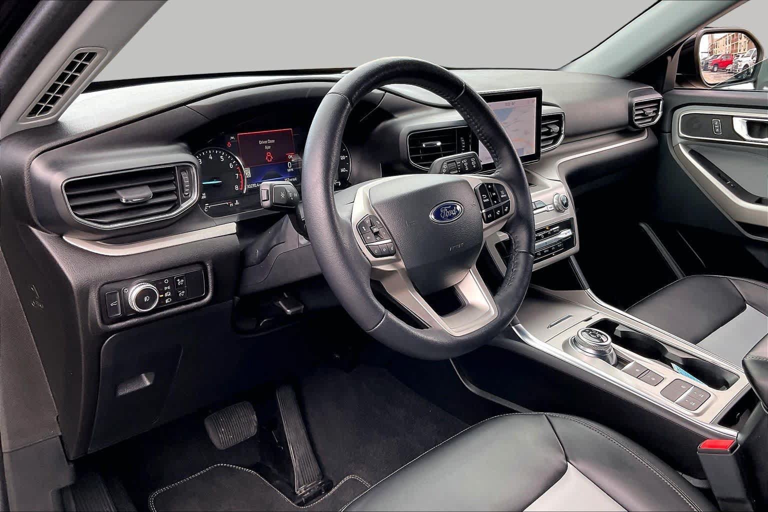 Certified 2023 Ford Explorer XLT RWD image 16