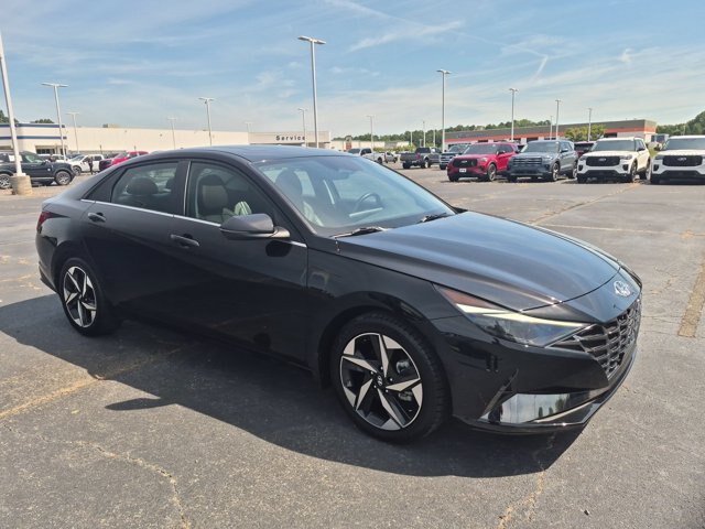 Used 2023 Hyundai Elantra Limited FWD image 2