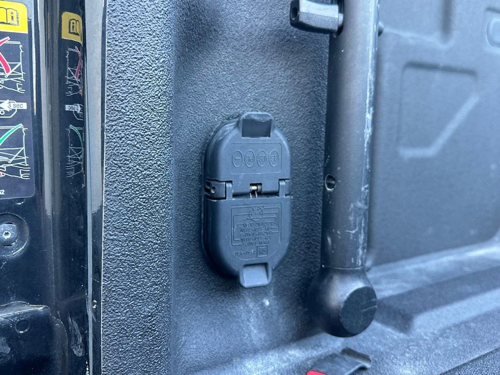 Used 2022 GMC Sierra 2500 SLT w/ SLT Premium Package image 18