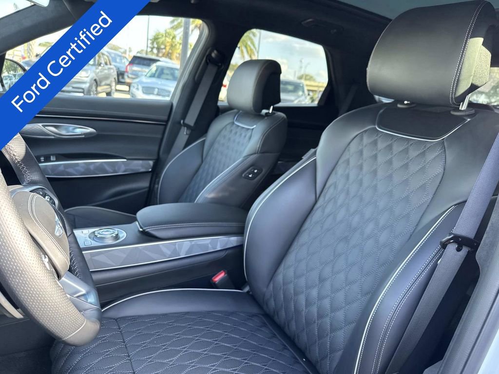 Used 2025 Genesis GV70 3.5T Sport w/ Sport Advanced Package image 18