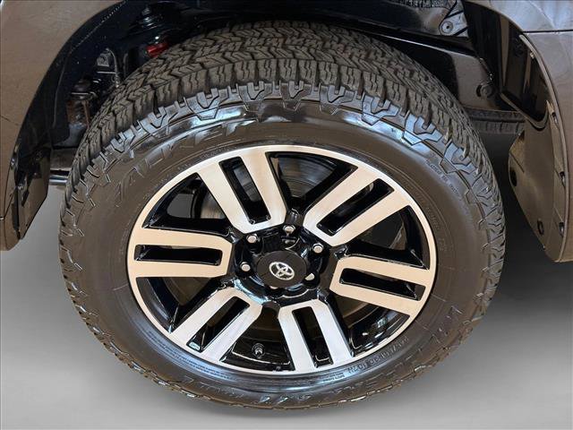Used 2018 Toyota 4Runner Limited AWD/4WD image 27