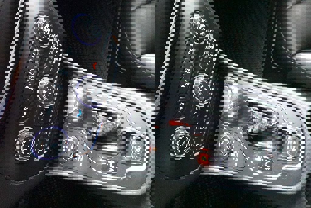 Used 2019 Jeep Cherokee Latitude Plus w/ Cold Weather Group image 20