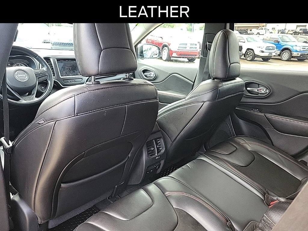 Used 2019 Jeep Cherokee Trailhawk w/ Comfort/Convenience Group AWD/4WD image 14