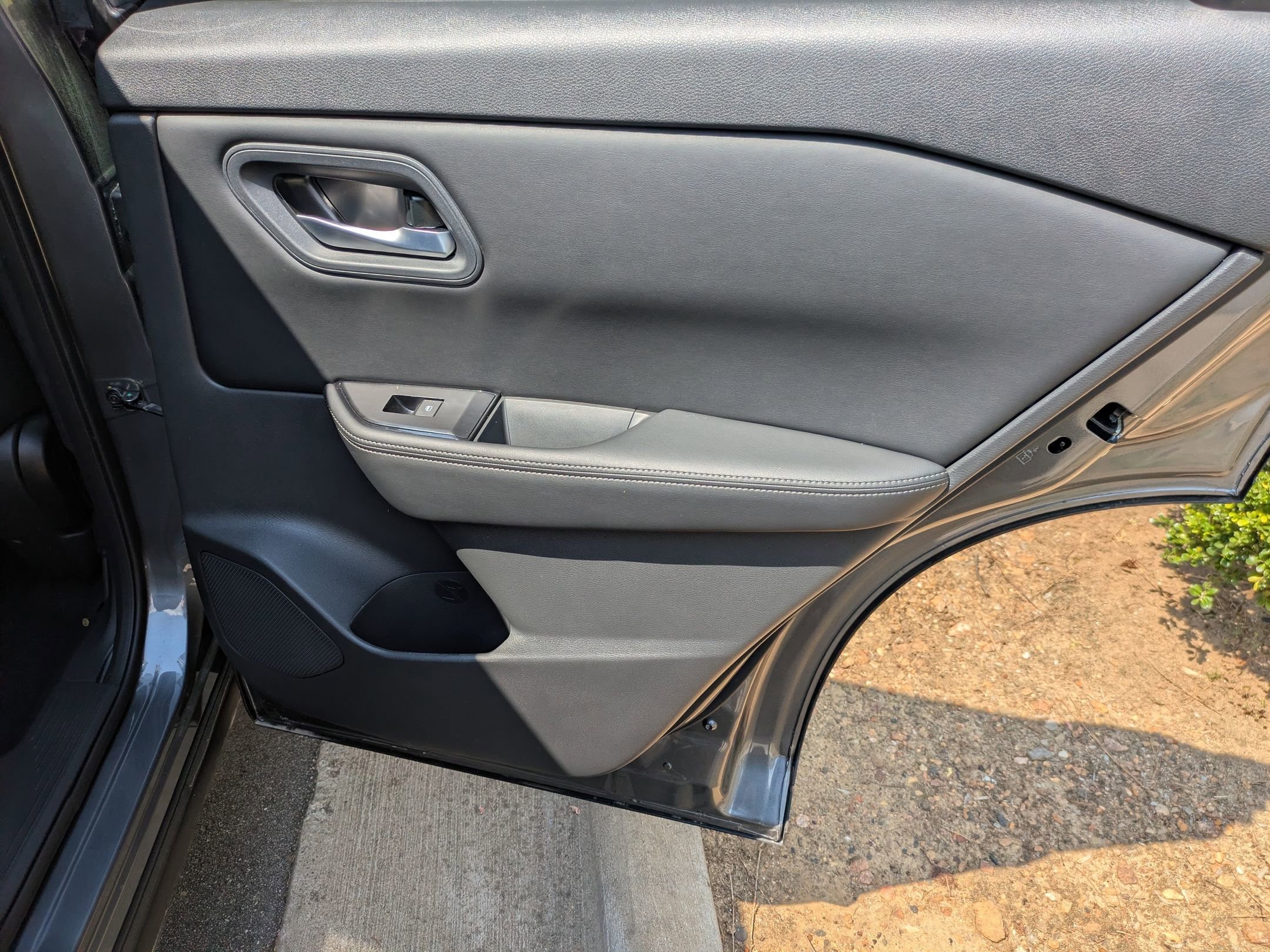 Used 2026 Nissan Rogue SV FWD image 32