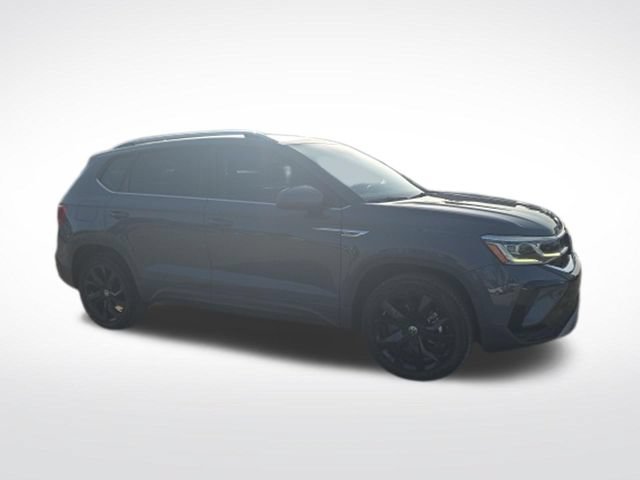 Used 2022 Volkswagen Taos SEL w/ Panoramic Sunroof Package FWD image 1